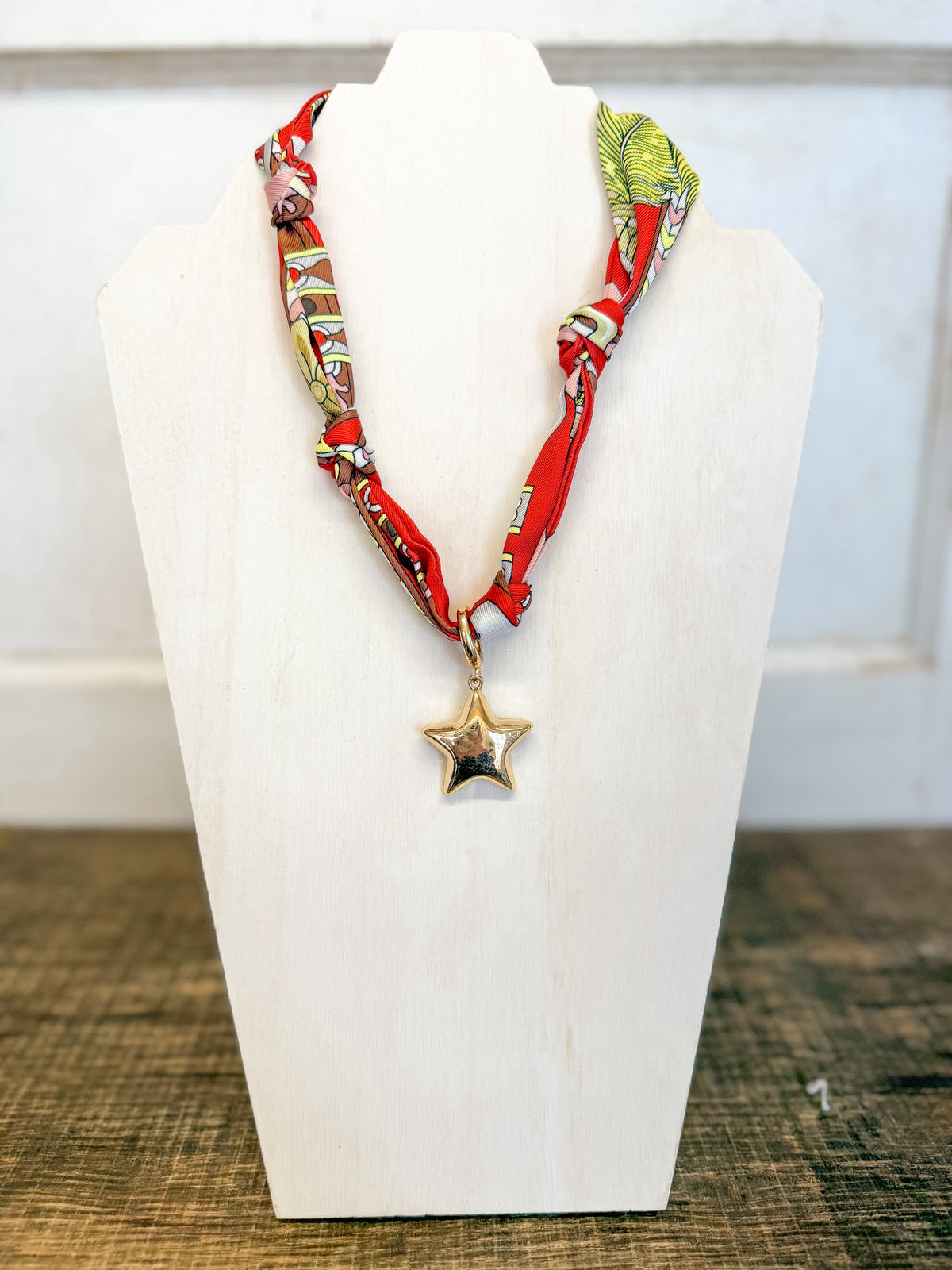 Bellatrix Puffy Star Scarf Necklace in Red/Light Pink/Yellow