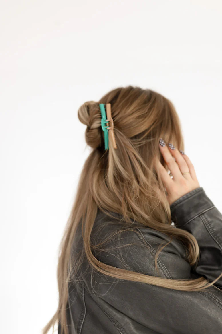 Two-Toned Shiny Midi Hold Everything Claw - Sea Green + Light Brown